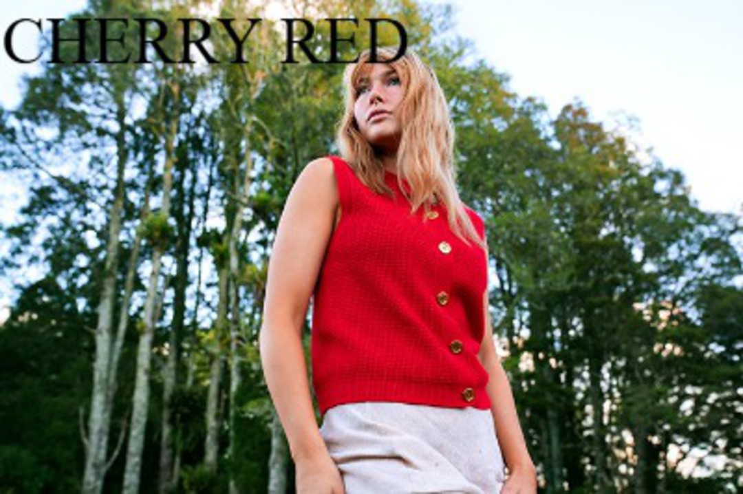 Lothlorian Cotton/Merino Hepburn Button Vest image 3